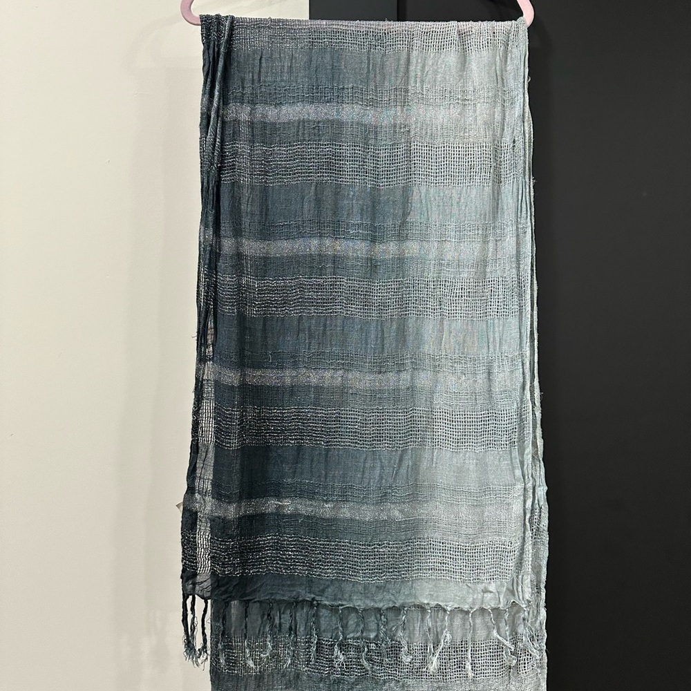 Blue-gray thin scarf